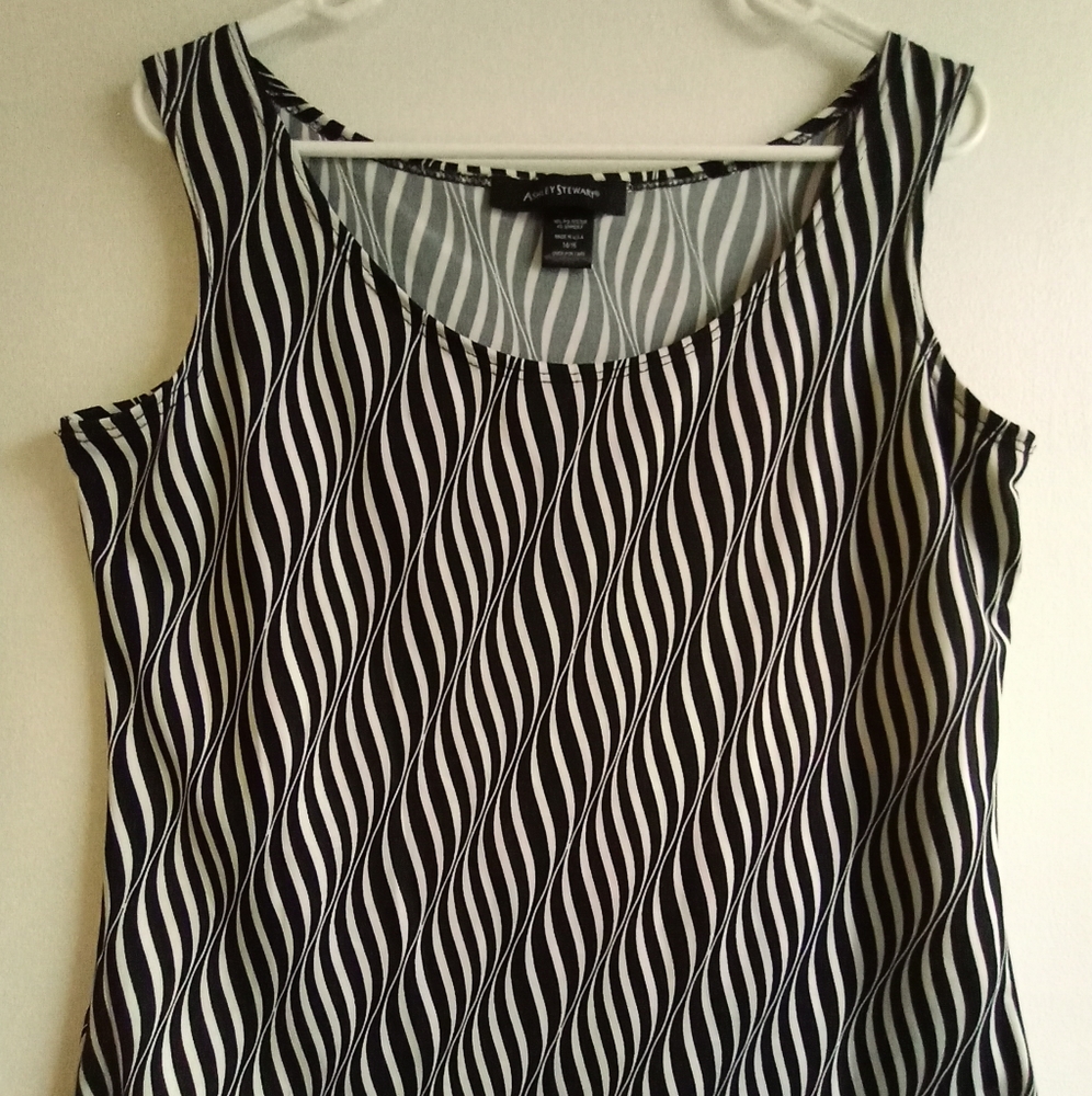 Ashley Stewart Black/White Top Sz: (14/16)